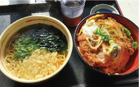 丼ぶりかカレーご注文で「得そば」を頼むと、 なんと得そばが100円!